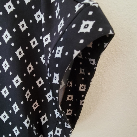Tacera M Women's Short Sleeve Top Black with White Pattern - Picture 6 of 7
